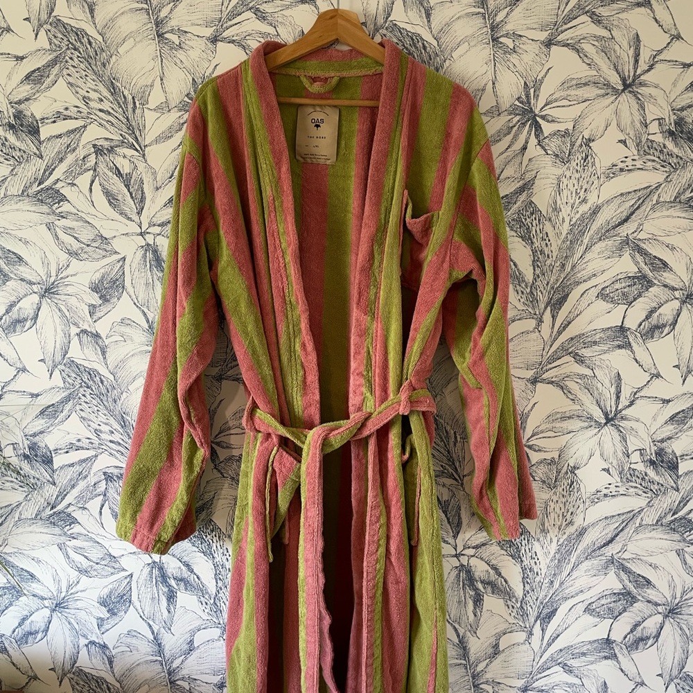 NOT FOR SALE - OAS Berry Robe in great condition size L / XL - Picture 2 of 4